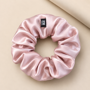 Chouchou en satin de soie de mûrier — The Silk Hour