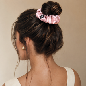 Chouchou en satin de soie de mûrier — The Silk Hour